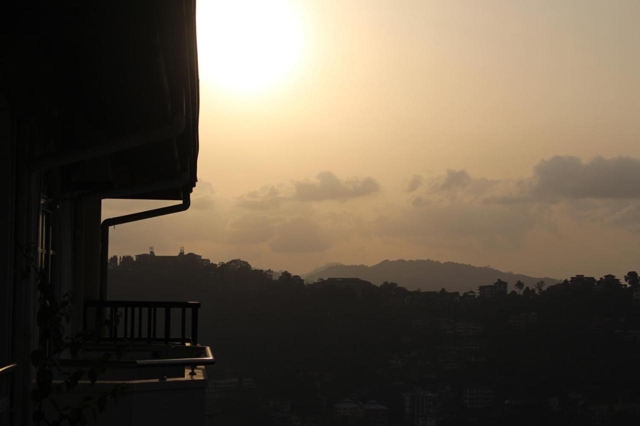 The Peak Pavilion Κάντι Εξωτερικό φωτογραφία